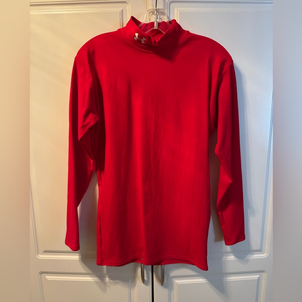 Under Armour compression shirt ⛷️🏃🏻‍♂️‍➡️⛳️❄️⛰️